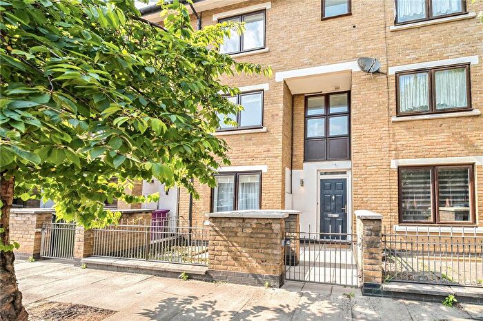 4 Bedroom Terraced House To Rent In Old Ford Road, London, E3