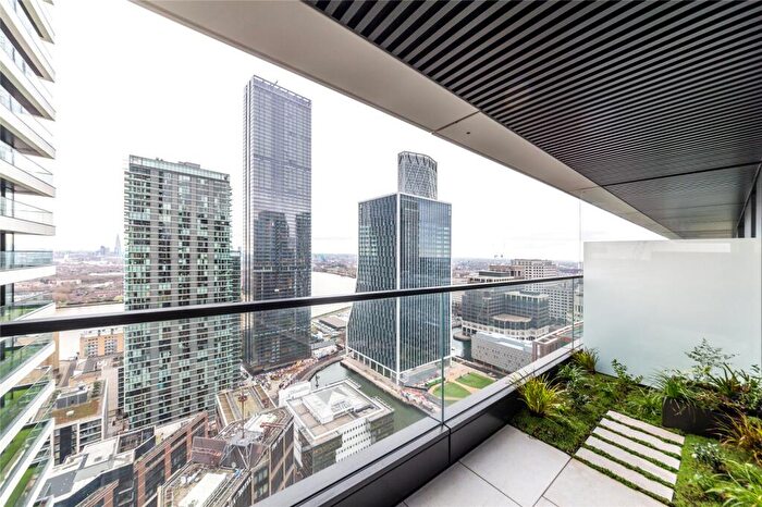 Apartment To Rent In Wards Place, London, E14