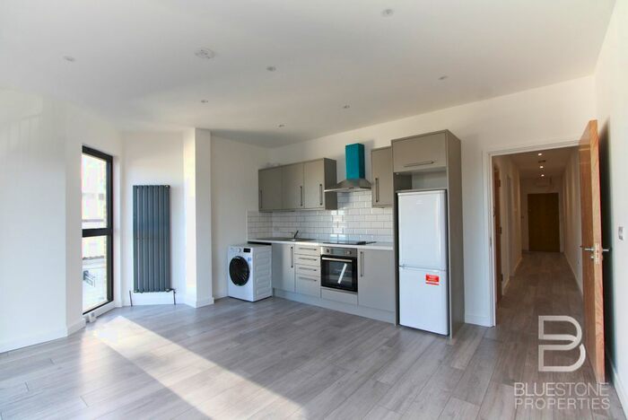 3 Bedroom Flat To Rent In Woodcote Road, Wallington SM6