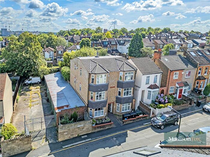 2 Bedroom Apartment To Rent In Byron Road, Walthamstow, E17