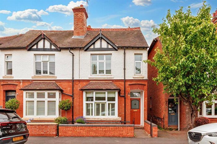 3 Bedroom Semi Detached House For Sale In Vincent Avenue, Stratford-Upon-Avon, CV37