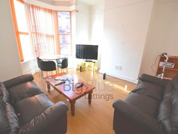6 Bedroom Terraced House To Rent In Norwood Terrace, Leeds, West Yorkshire, LS6