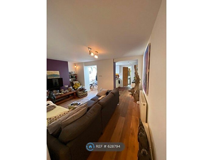 1 Bedroom Flat To Rent In Askew Crescent, London, W12