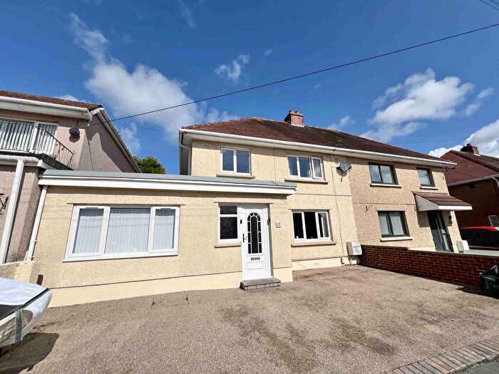 4 Bedroom Semi-Detached House To Rent In Brunant Road, Gorseinon, Swansea, SA4