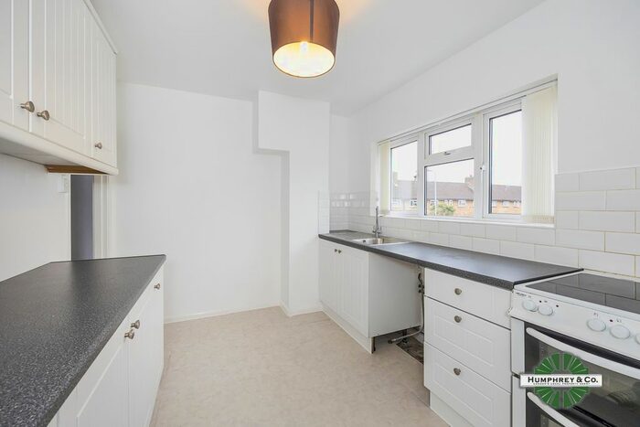 2 Bedroom Flat To Rent In Honey Close, Dagenham, RM10