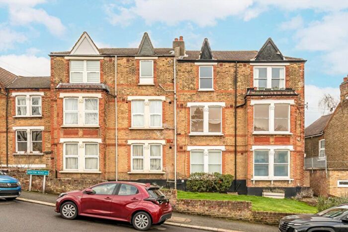 3 Bedroom Flat For Sale In Montem Road, Catford, SE23