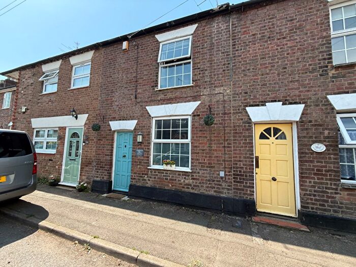 2 Bedroom Terraced House For Sale In Summer Street, Slip End, LU1