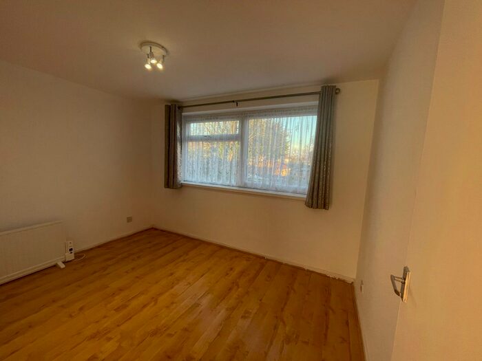 3 Bedroom Flat To Rent In Church Road, Newbury Park, London IG2