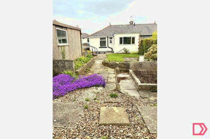 2 Bedroom Bungalow To Rent In The Crescent, Southowram, Halifax, HX3