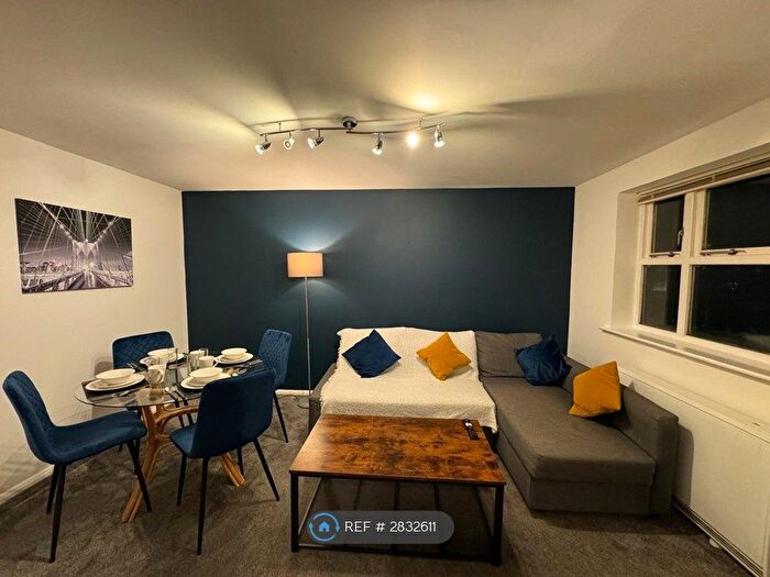 1 Bedroom Flat To Rent In Macmillan Way, London, SW17