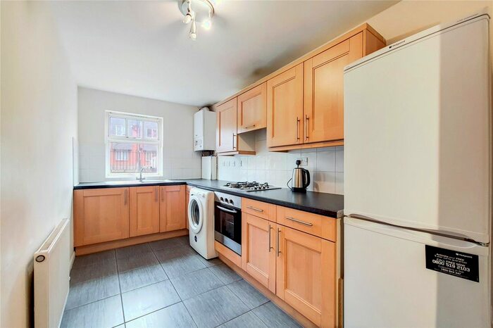 3 Bedroom Flat To Rent In Willow Court, Leithcote Path, London, SW16
