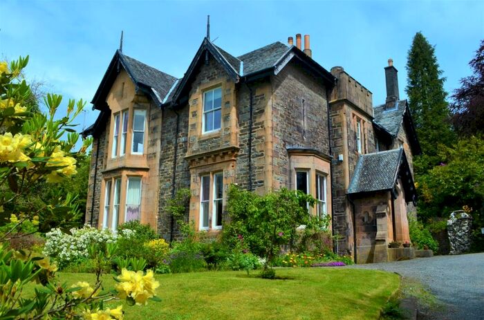 5 Bedroom Apartment For Sale In The Gables, Shandon, Argyll And Bute, G84