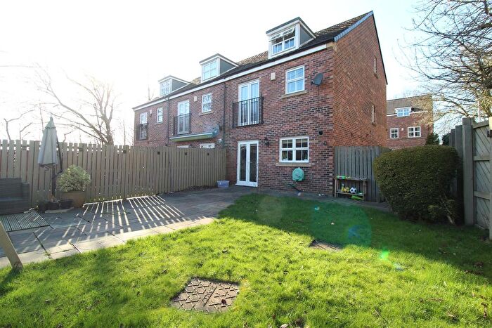 3 Bedroom End Terrace House For Sale In Beech Court, Leeds, LS14
