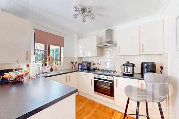 3 Bedroom End Of Terrace House For Sale In Capsey Road, Ifield, RH11