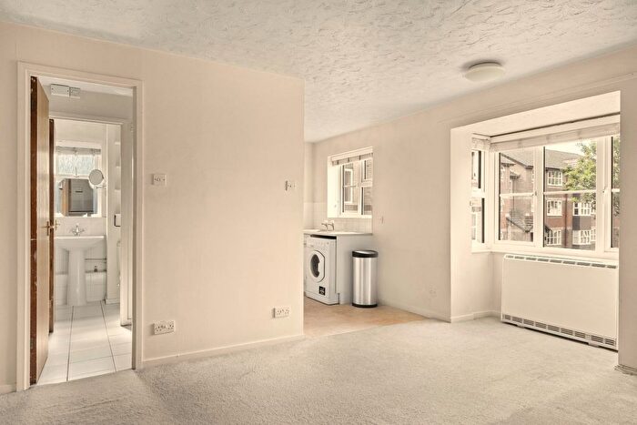 Studio To Rent In Lewis Court, Stubbs Drive, SE16