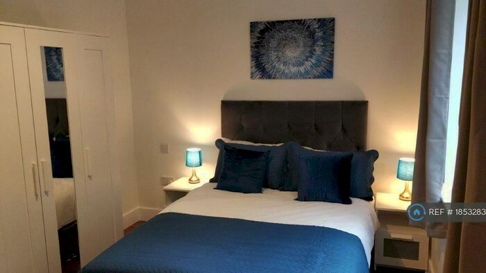 1 Bedroom Flat To Rent In Chapel Street, Stafford, ST16