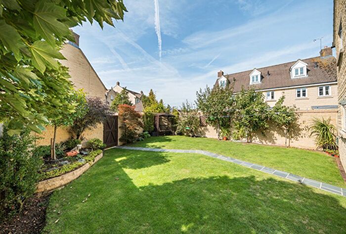 4 Bedroom Detached House For Sale In Madley Brook Lane, Witney, Oxfordshire, OX28