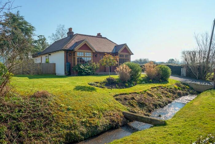 4 Bedroom Detached Bungalow For Sale In The Street, Brook, Ashford, TN25