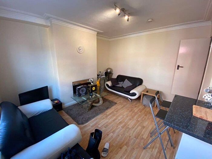 2 Bedroom House To Rent In Harold Place, Leeds, LS6
