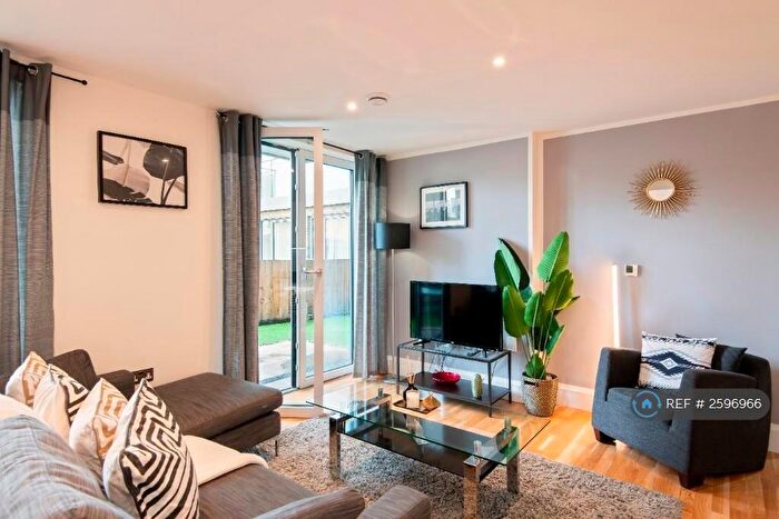 2 Bedroom Flat To Rent In Langan House, London, E14