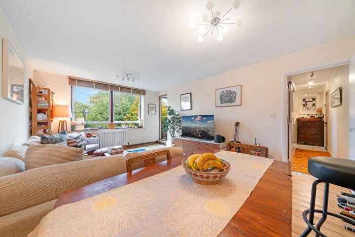 2 Bedroom Flat To Rent In Salcombe Lodge, Lissenden Gardens, London, NW5