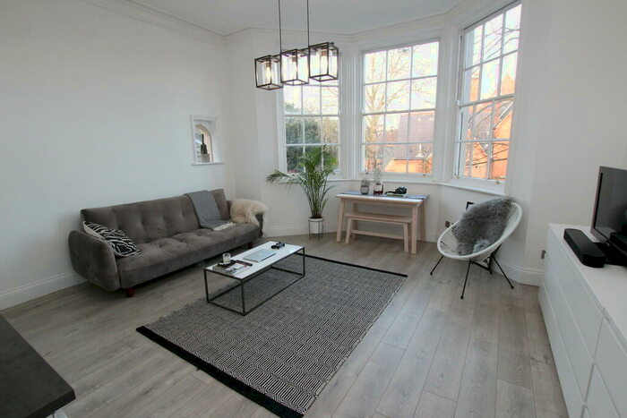 1 Bedroom Apartment To Rent In Cavendish Crescent South, The Park, NG7