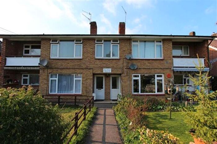 2 Bedroom Maisonette To Rent In Pine Court, Southampton, SO18