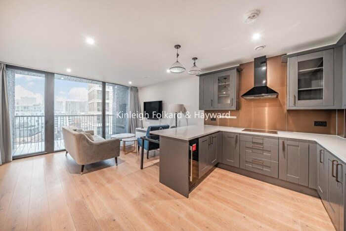 3 Bedroom Flat To Rent In Emery Way, London, E1W