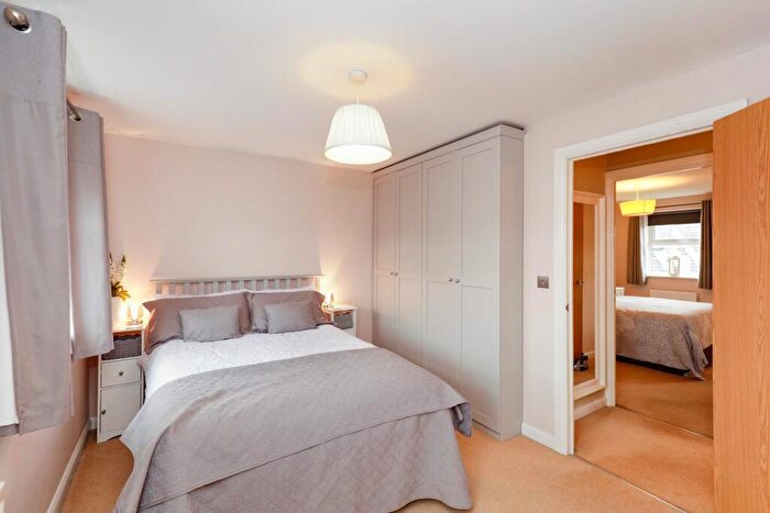 3 Bedroom Semi-Detached House For Sale In The Avenue, Harrogate, HG1