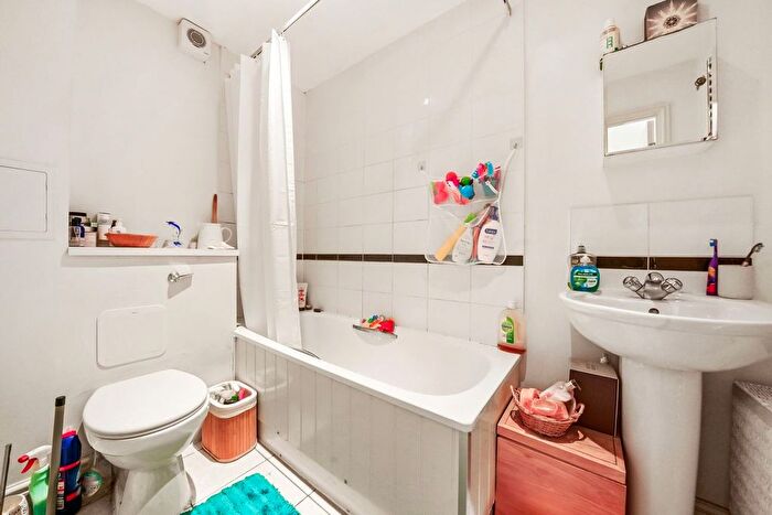 1 Bedroom Flat For Sale In Cerise Court, Drinkwater Road, Harrow, HA2