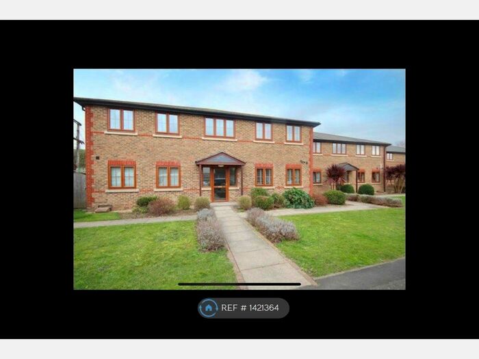 2 Bedroom Flat To Rent In Stanwell New Road, Staines-Upon-Thames, TW18