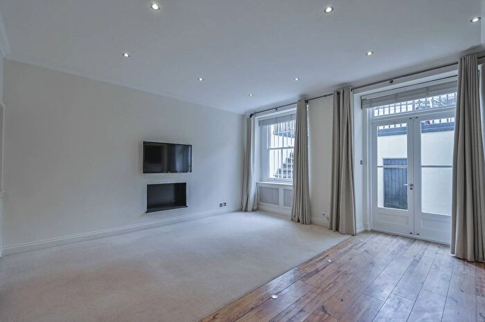 2 Bedroom Flat To Rent In Queens Gate Gardens, South Kensington, London, SW7