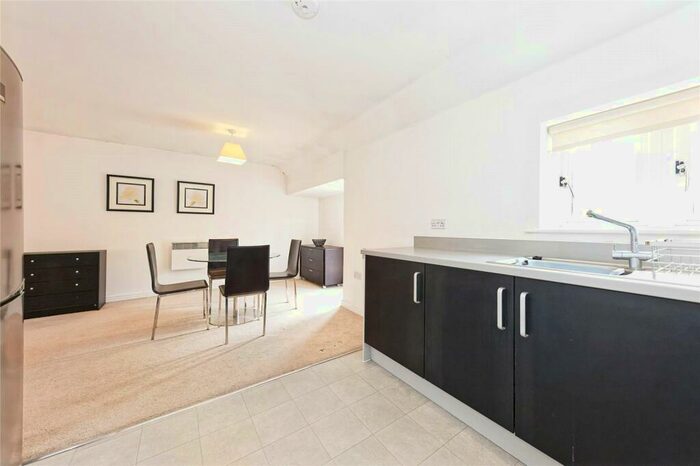 2 Bedroom Flat For Sale In City Wall Avenue, Canterbury, Kent, England, CT1