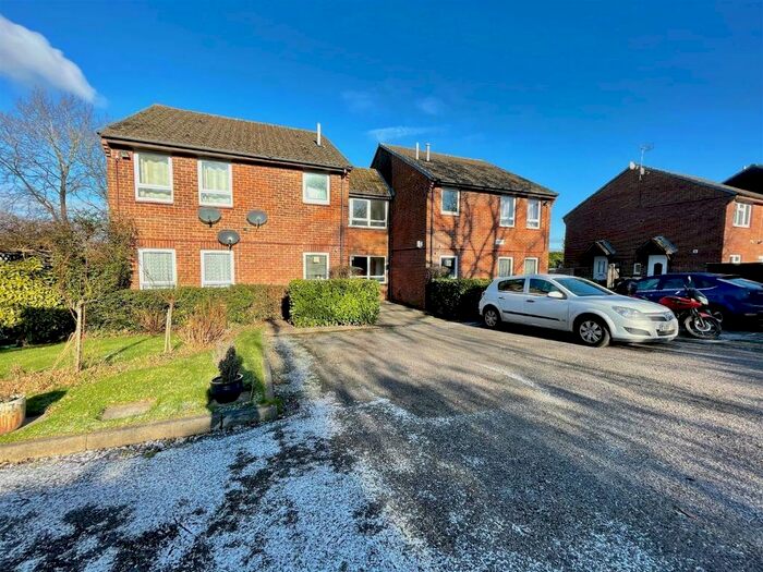 Studio To Rent In Mortimer Gardens, Tadley, RG26