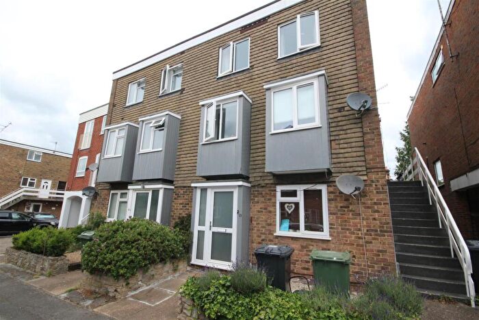 2 Bedroom Flat To Rent In Drummond Road, Guildford, GU1