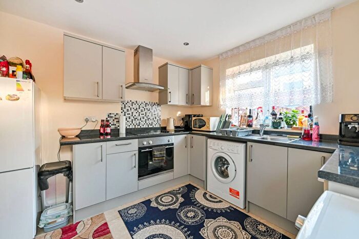 2 Bedroom End Of Terrace House For Sale In Whitebridge Close, Hounslow, Feltham, TW14
