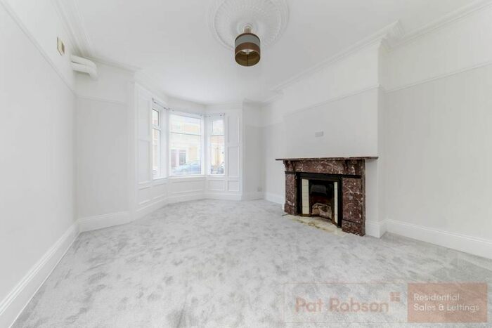 2 Bedroom Flat To Rent In Holmwood Grove, Jesmond, Newcastle Upon Tyne, NE2