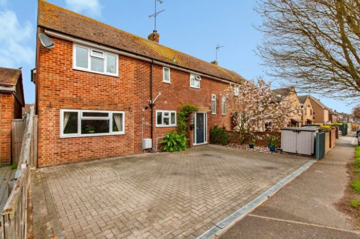 4 Bedroom Semi Detached House For Sale In Rookery Crescent, Cliffe, Rochester, Kent, ME3