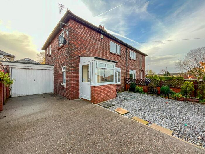 3 Bedroom Semi-Detached House For Sale In Wellfield Avenue, Grange Moor, Wakefield, WF4