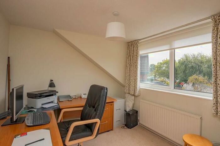 4 Bedroom Bungalow For Sale In Windrush Crescent, Malvern, Worcestershire, WR14