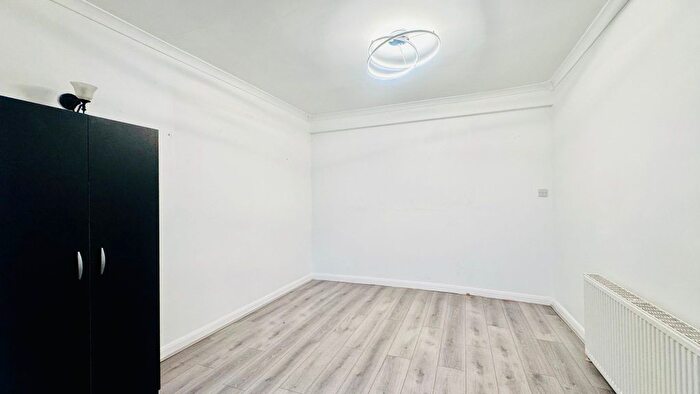 3 Bedroom End Of Terrace House To Rent In Rush Green Road, Romford, RM7