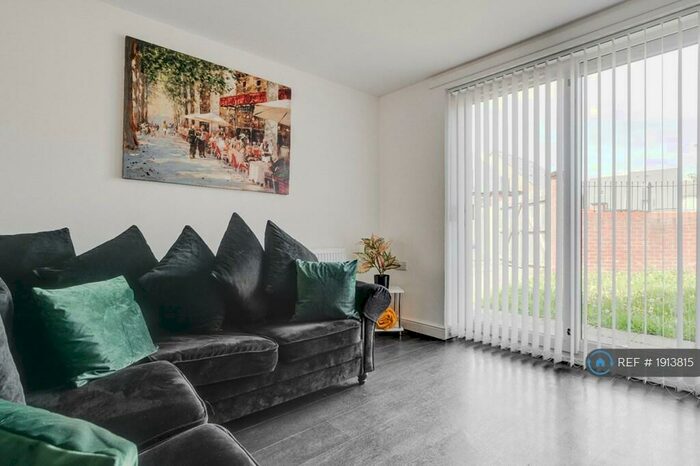 3 Bedroom Semi-Detached House To Rent In Great Mersey Street, Liverpool, L5