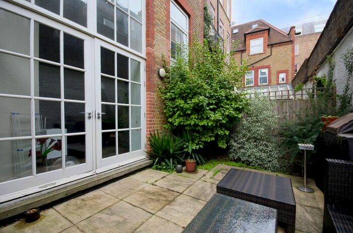 2 Bedroom Maisonette To Rent In Three Cups Yard, Bloomsbury, London, WC1R