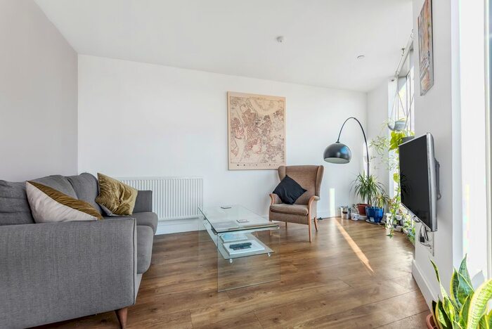 2 Bedroom Flat To Rent In Loampit Vale, London, SE13