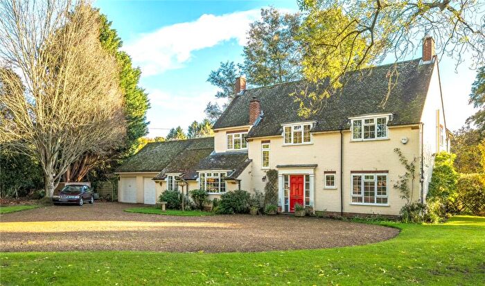 5 Bedroom Detached House For Sale In Fleet Hill, Finchampstead, Wokingham, RG40