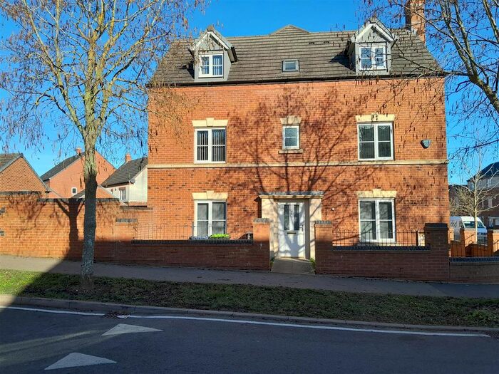 5 Bedroom Town House To Rent In Bainbridge Road, Smethwick, B66