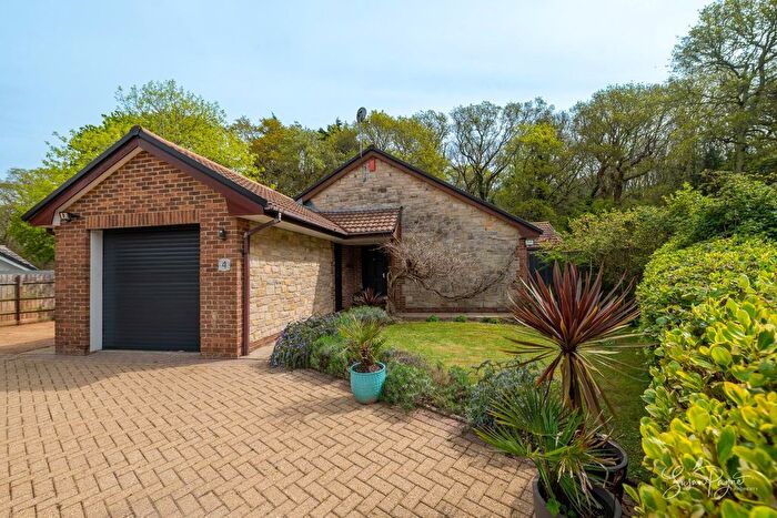 3 Bedroom Detached House For Sale In Abbots Close, Ryde, PO33