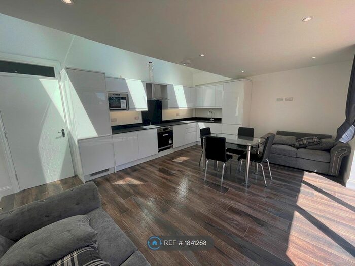 3 Bedroom Flat To Rent In Warham Road, Croydon, CR2