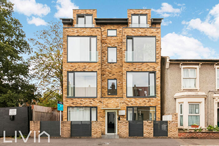 1 Bedroom Flat To Rent In Rabenview House, A St James Park, Croydon, CR0