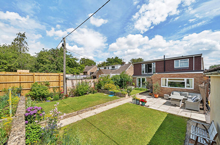 3 Bedroom Bungalow For Sale In Wroslyn Road, Freeland, Witney, OX29